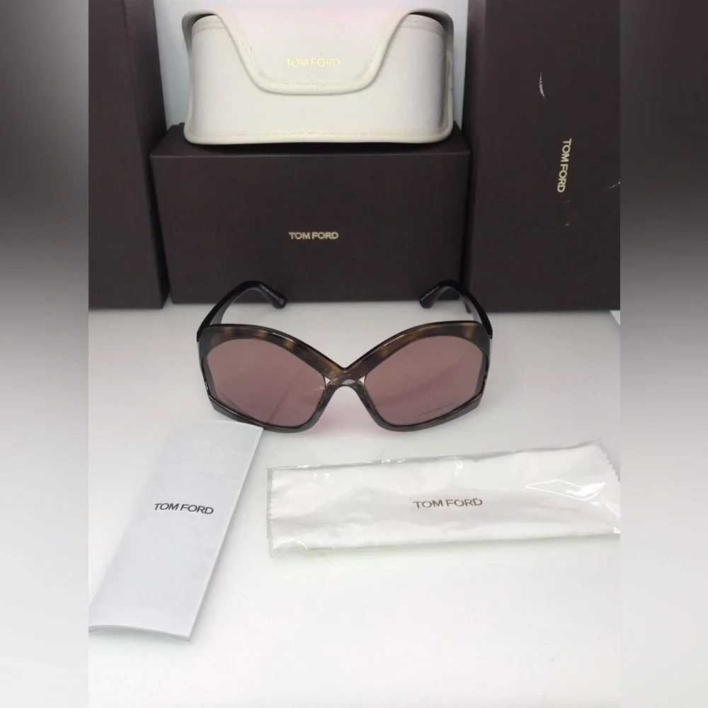 New - TOM FORD CHEYENNE TF903 52E Oversized Sunglasses
